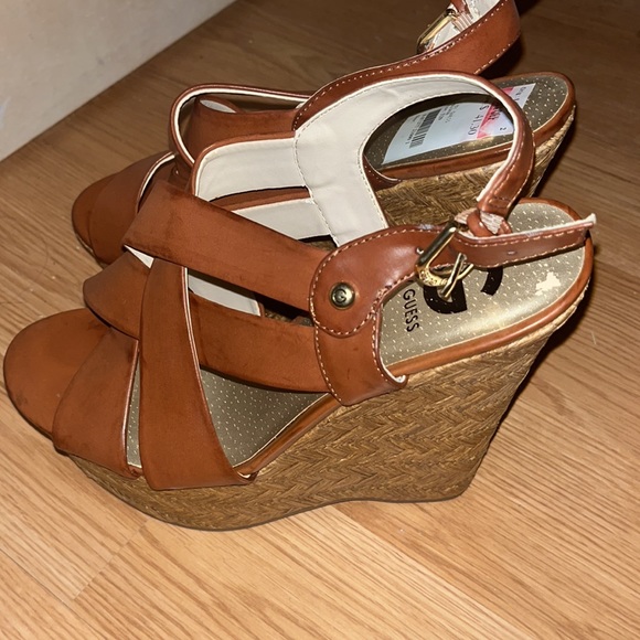 Guess wedges size 8. - Picture 2 of 3